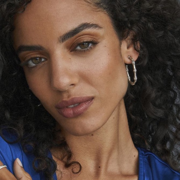 KENDRA SCOTT Maura Bamboo Hoop Earrings in Silver Tone - Picture 2 of 6